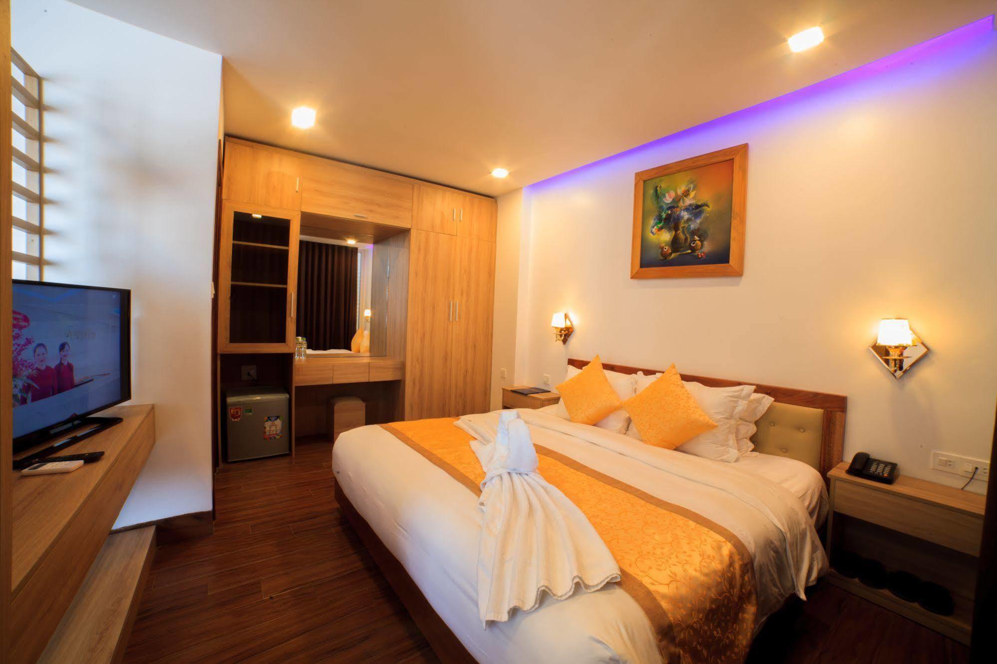 Cherry Hotel Hue Exterior photo